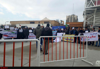 سرگردانی یک ساله، کارکنان ثامن‌الحجج را به مقابل مجلس کشاند