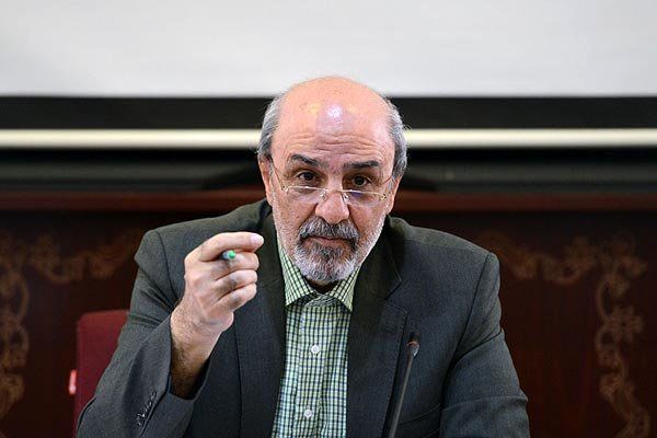 گودرزی: لمپنزیم وارداتی به فوتبال ضربه می‌زند/ ما کارمند شدیم و مربی‌ خارجی کارفا!