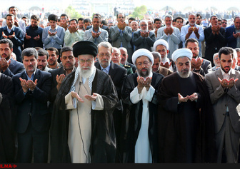 صلاة عید الفطر تقام بإمامة قائد الثورة الاسلامیة فی طهران