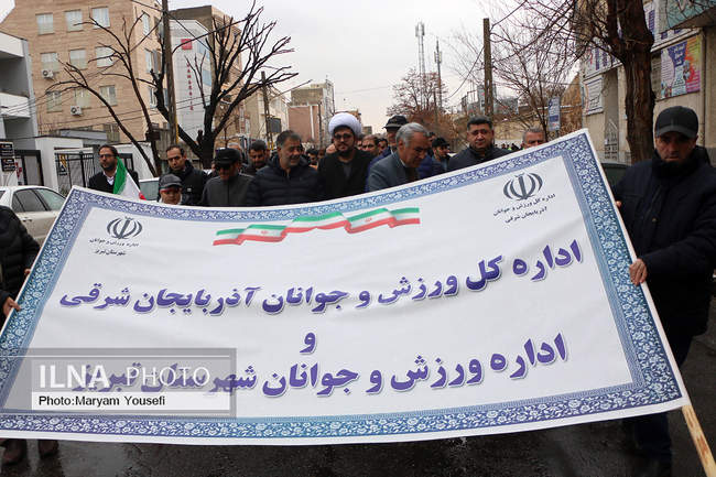 حضور مردم تبریز در راهپیمایی ۲۲ بهمن