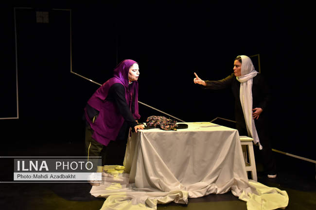 نمایش «یه روز دیگه» 