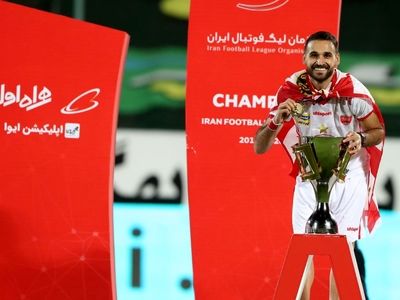 تحقق یک رویا؛ هواداری که با پرسپولیس قهرمان لیگ برتر شد (عکس)