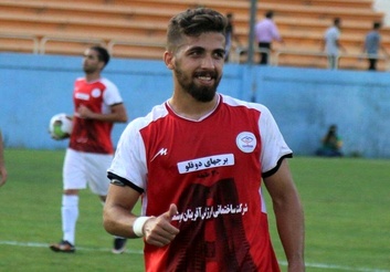 پرسپولیسی‌ها چون باختند می‌خواهند جو را علیه داور کنند/ به جای این کارها بروند تیم‌شان را درست کنند/ می‌دانستم مقابل پرسپولیس گل می‌زنم