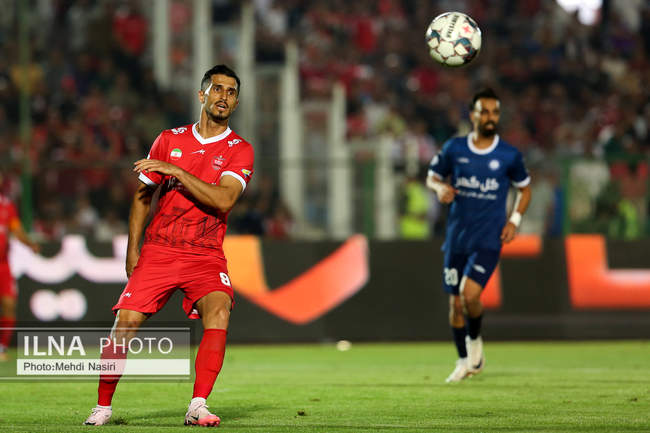 دیدار تیم های فوتبال پرسپوایس تهران و گل گهر سیرجان