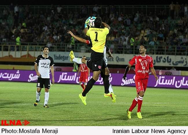 بازی فوتبال صبا قم و پرسپولیس تهران