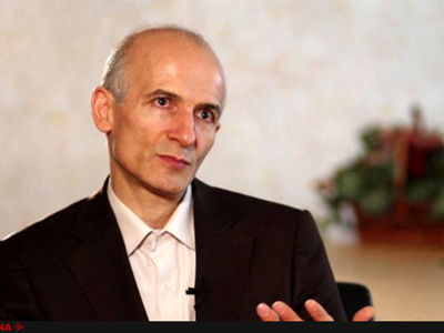 شریعتی گفتمان و آثار خود را به مکان‌های عمومی آورد/شریعتی را می‌توان با  سارتر و کامو مقایسه کرد