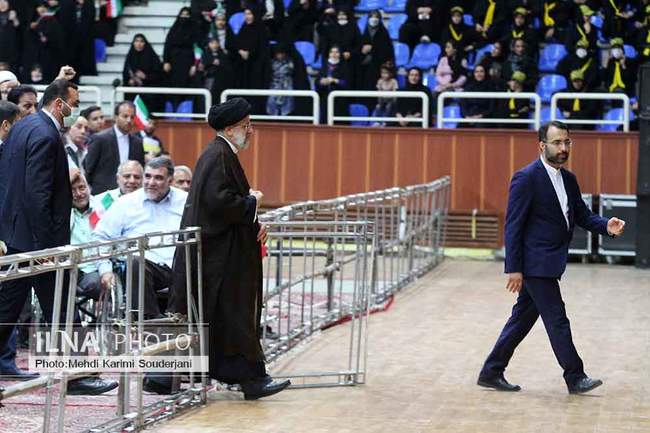 دیدار رییس جمهور با اقشار مختلف مردم در اصفهان 