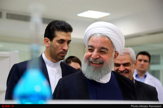 گزارش تصویری بازدید رئیس‌جمهور از شرکت داروسازی تهران شیمی