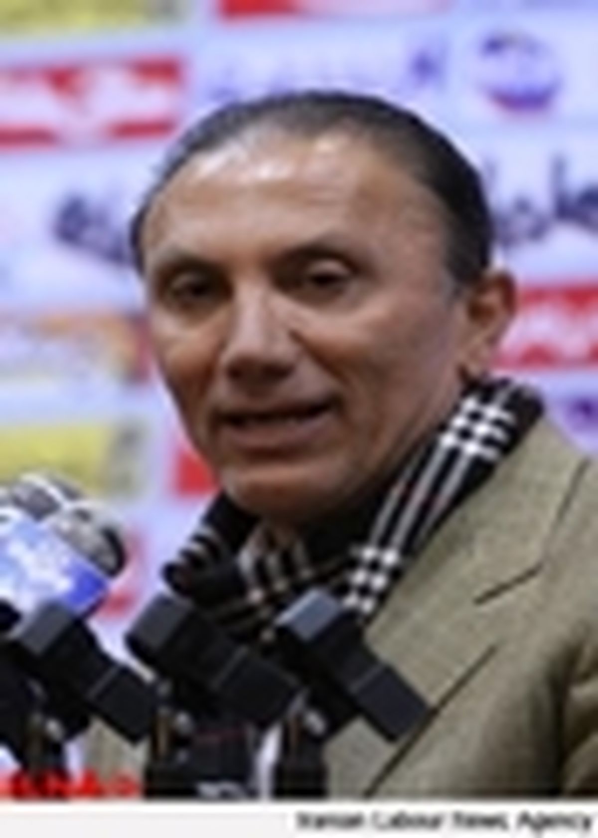 کسی را با اجبار به پرسپولیس نیاوردیم / درگیری لفظی صادقیان و کفشگری مهم نبود