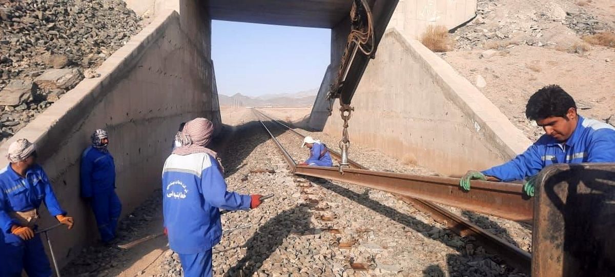 کارگران ابنیه فنی راه‌آهن اراک حقوق شهریور ماه‌ را گرفتند