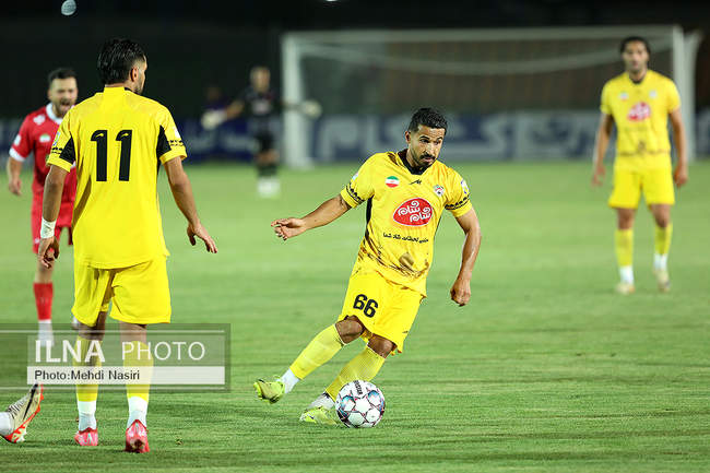 دیدار تیمهای فوتبال پرسپولیس تهران و فجر شهید سپاسی شیراز 