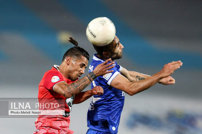 دیدار تیمهای فوتبال استقلال تهران و تراکتورسازی تبریز