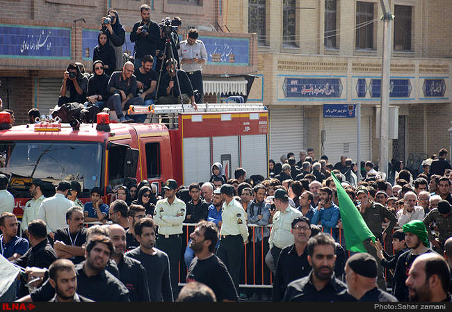 عزاداری ظهر عاشورا در بازار بزرگ تهران /2