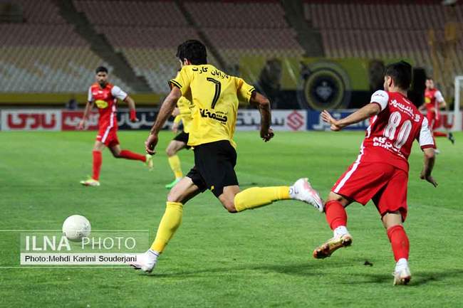تساوی تیم فوتبال سپاهان اصفهان و پرسپولیس تهران 