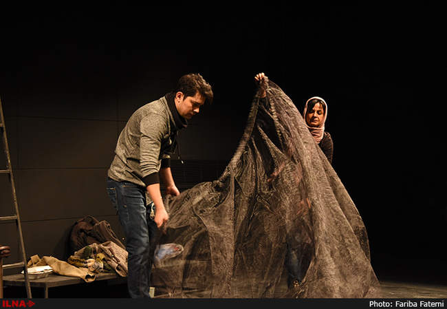 نمایش بهمن در تالار سایه شهر به روی صحنه رفت