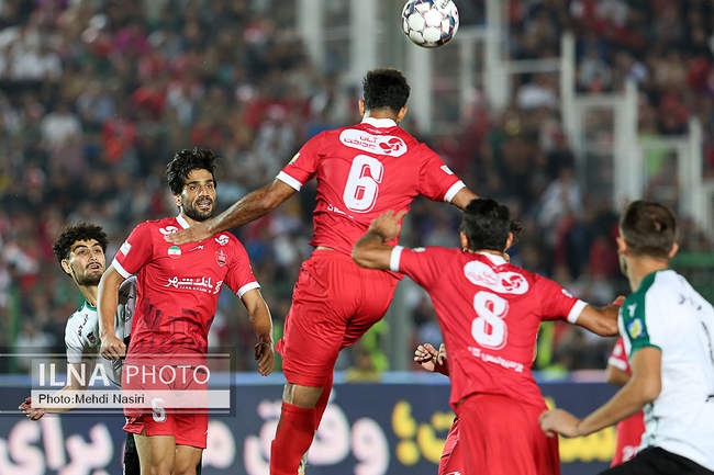 دیدار تیمهای فوتبال پرسپولیس تهران و ذوب آهن اصفهان