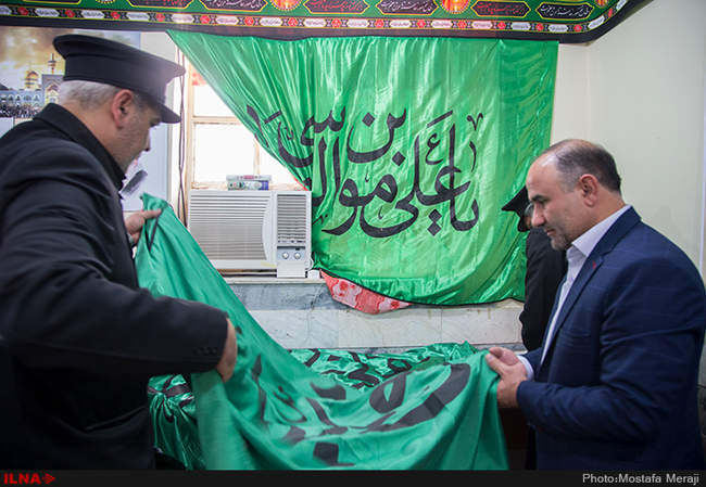 اهداء پرچم حرم امام رضا (ع) به موکب های مستقر در مهران
