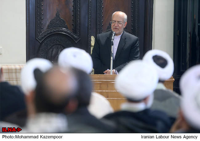 دیدار وزیر، معاونین و روحانیون وزارت‌خانه صنعت، معدن و تجارت با آیت 