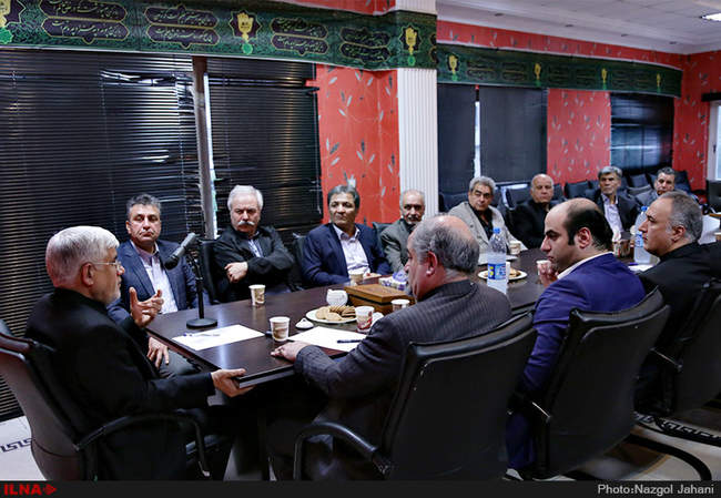 دیدار جمعی از اصناف و بازاریان با محمدرضا عارف