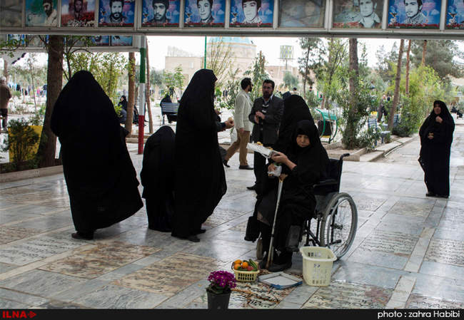 زیارت اهل قبور در آخرین پنجشنبه سال / قم