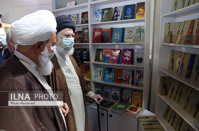 بازدید رهبر انقلاب از نمایشگاه کتاب تهران