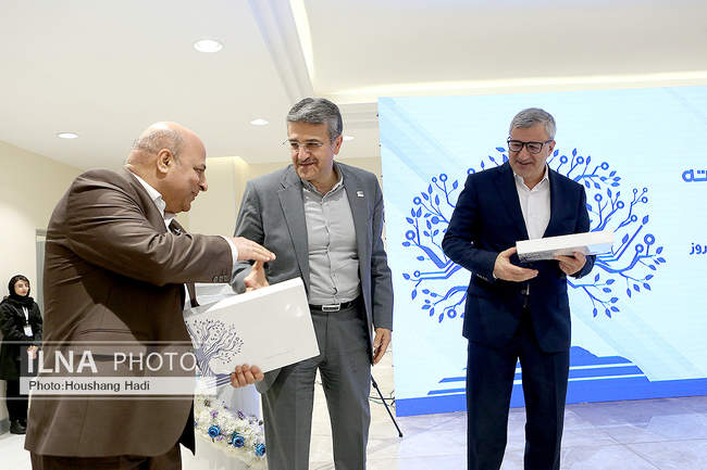 نشست رونمایی از گزارش 1403 شرکت صنایع تولیدی کروز