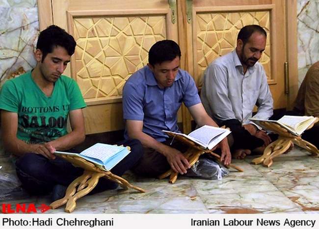 جزء خوانی قرآن کریم با حضورمردم قم در حرم حضرت فاطمه معصومه(س)