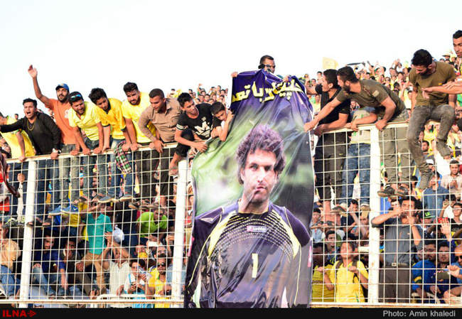 دیدار تیم‌های فوتبال صنعت نفت آبادان و فجر سپاسی