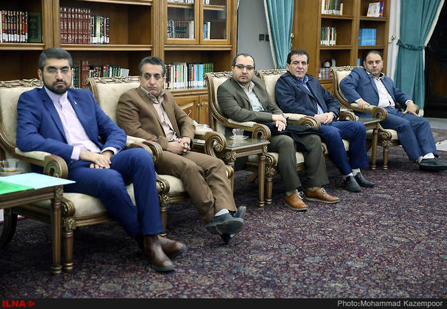 دیدار اعضای شورای مرکزی جمعیت جوانان انقلاب اسلامی با آیت الله هاشمی