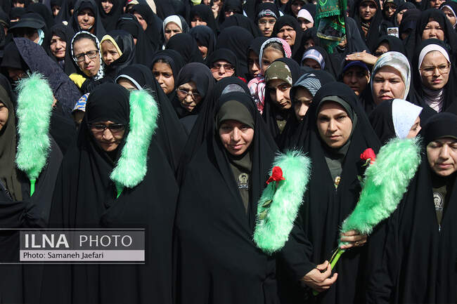 گلباران مسیر حرم امام رضا(ع) با حضور دختران مشهدی