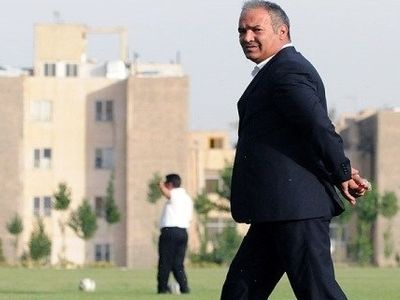 پیشکسوت استقلال:ندیده و نشنیده می گویم حق با قریب است نه افتخاری