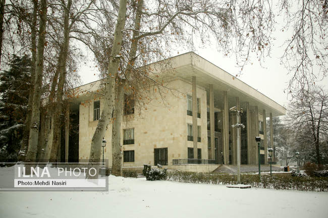 مجموعه فرهنگی-تاریخی نیاوران در یک روز برفی