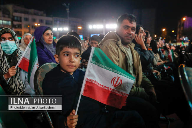 رونمایی از مجسمه «زانو زنندگان برابر ایران»