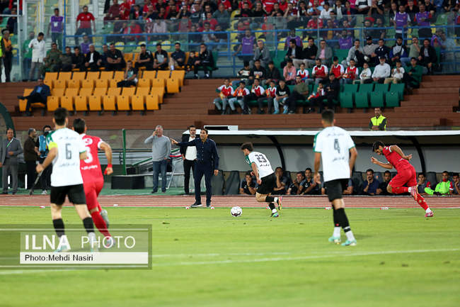 دیدار تیمهای فوتبال پرسپولیس تهران و ذوب آهن اصفهان