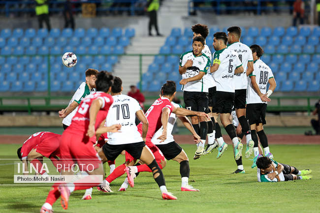 دیدار تیمهای فوتبال پرسپولیس تهران و ذوب آهن اصفهان