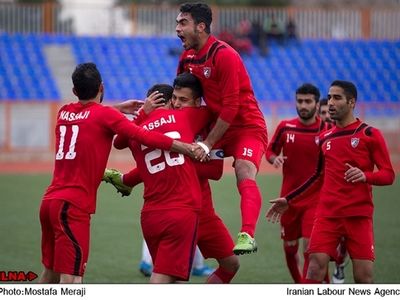 بازی فوتبال صبای قم و نساجی مازندران در مرحله نهایی لیگ دست اول امید