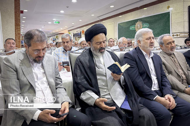 مراسم دعای کمیل زائران ایرانی در مدینه منوره