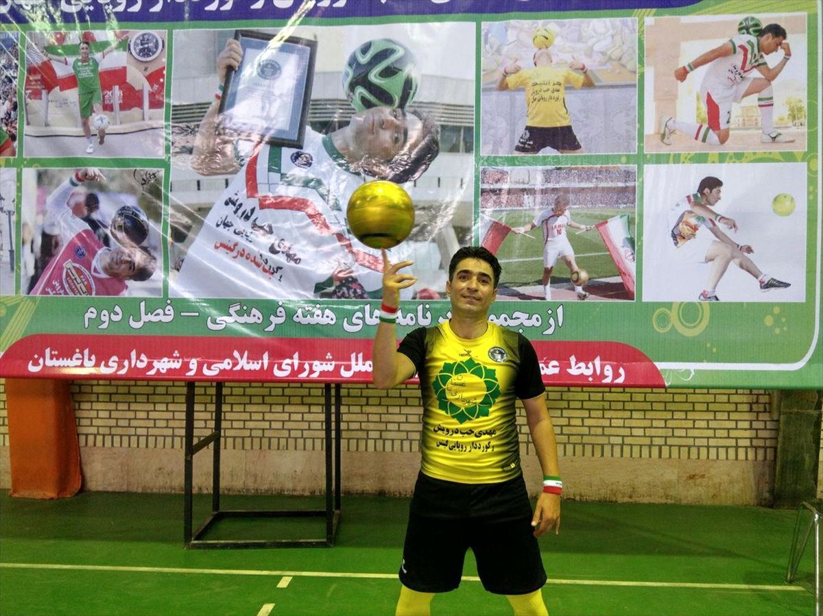 هنرنمایی سلطان روپایی جهان در اردوی استقلال(فیلم)