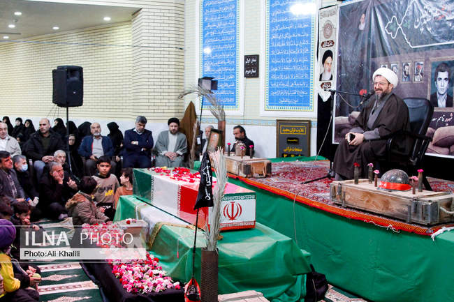وداع با پیکر شهید قاسم سعدی 