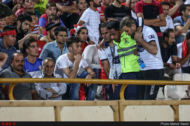 دیدار تیمهای استقلال تهران و تراکتورسازی تبریز