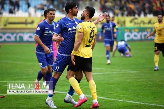 برد تیم فوتبال سپاهان اصفهان  مقابل گل گهر سیرجان 