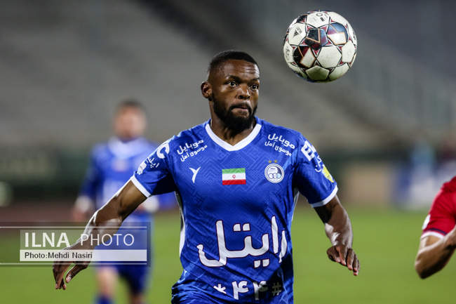 دیدار تیمهای فوتبال استقلال تهران و نساجی مازندران