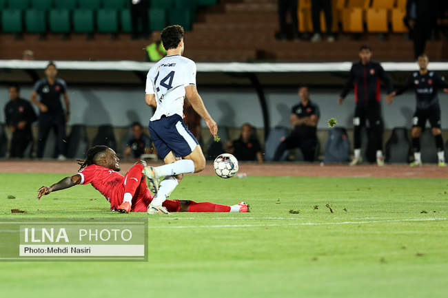 دیدار تیم های فوتبال پرسپولیس تهران و ملوان بندرانزلی