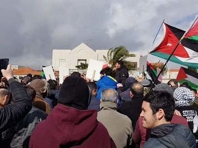تجمع تظاهرکنندگان لبنانی در برابر سفارت آمریکا در اعتراض به معامله قرن