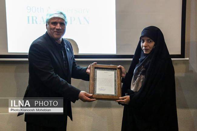 مراسم اهداء الواح زرین فام هنرمند ژاپنی از طرف سفارت ژاپن به موزه رضا