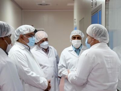 بازدید استاندار خراسان رضوی از صنایع تولیدی دارویی و تجهیزات بیمارستانی