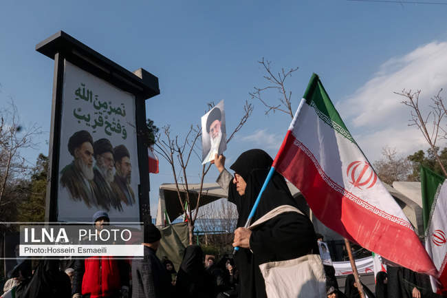  مراسم بیعت با سومین رهبر انقلاب اسلامی در تهران / 2