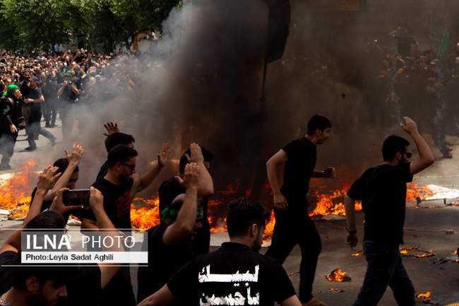 مراسم خیمه‌سوزان ظهر عاشورا در چهارراه گلوبندک تهران/1