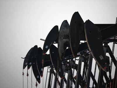 Iran loses $4B per month over delaying oil contracts