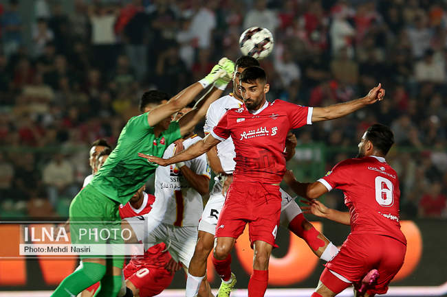 دیدار تیمهای فوتبال پرسپولیس تهران و فولاد خوزستان